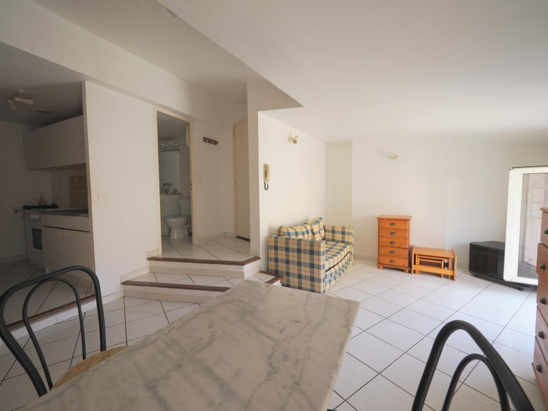 A VENDRE A DIGNE LES BAINS LOT DE 15 APPARTMENTS DONT 8 A RENOVER , PLEIN CENTRE VILLE
