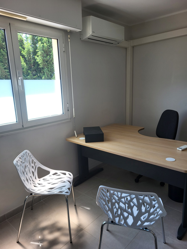 Bureau médical dans cabinet partagé