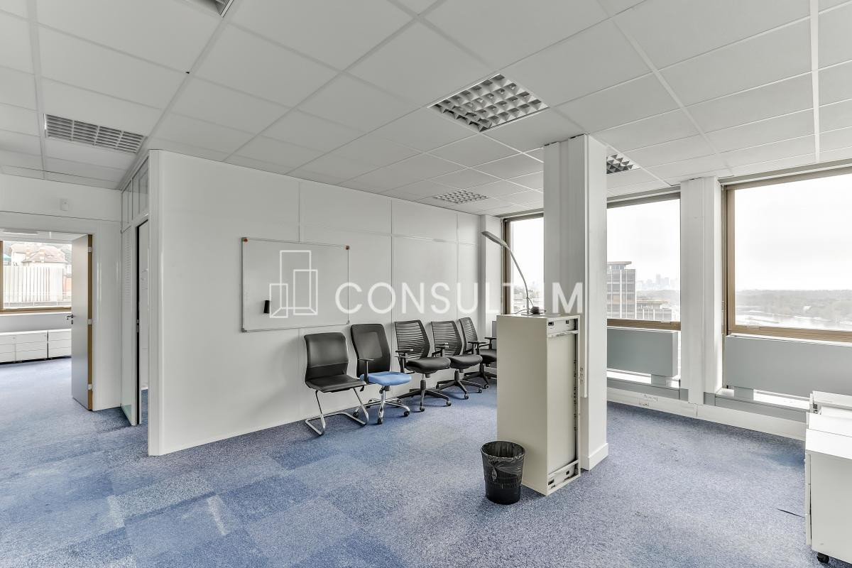 A VENDRE bureaux  en étage élevé avec vue exceptionnelle sur Paris et St Cloud