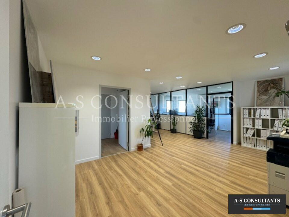BUREAUX/ LOCAL COMMERCIAL A VENDRE