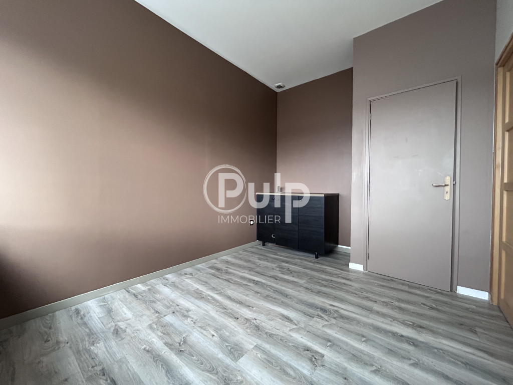 À LOUER - LOCAL COMMERCIAL / PROFESSIONNEL D'ENVIRON 85 m²