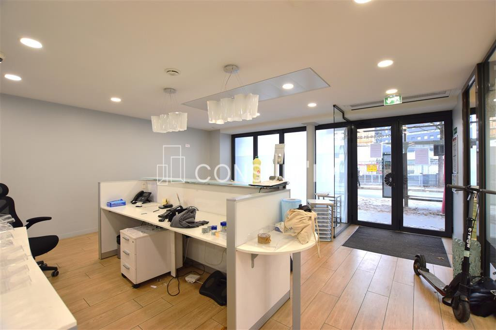 Bureaux en RDC accès direct sur rue