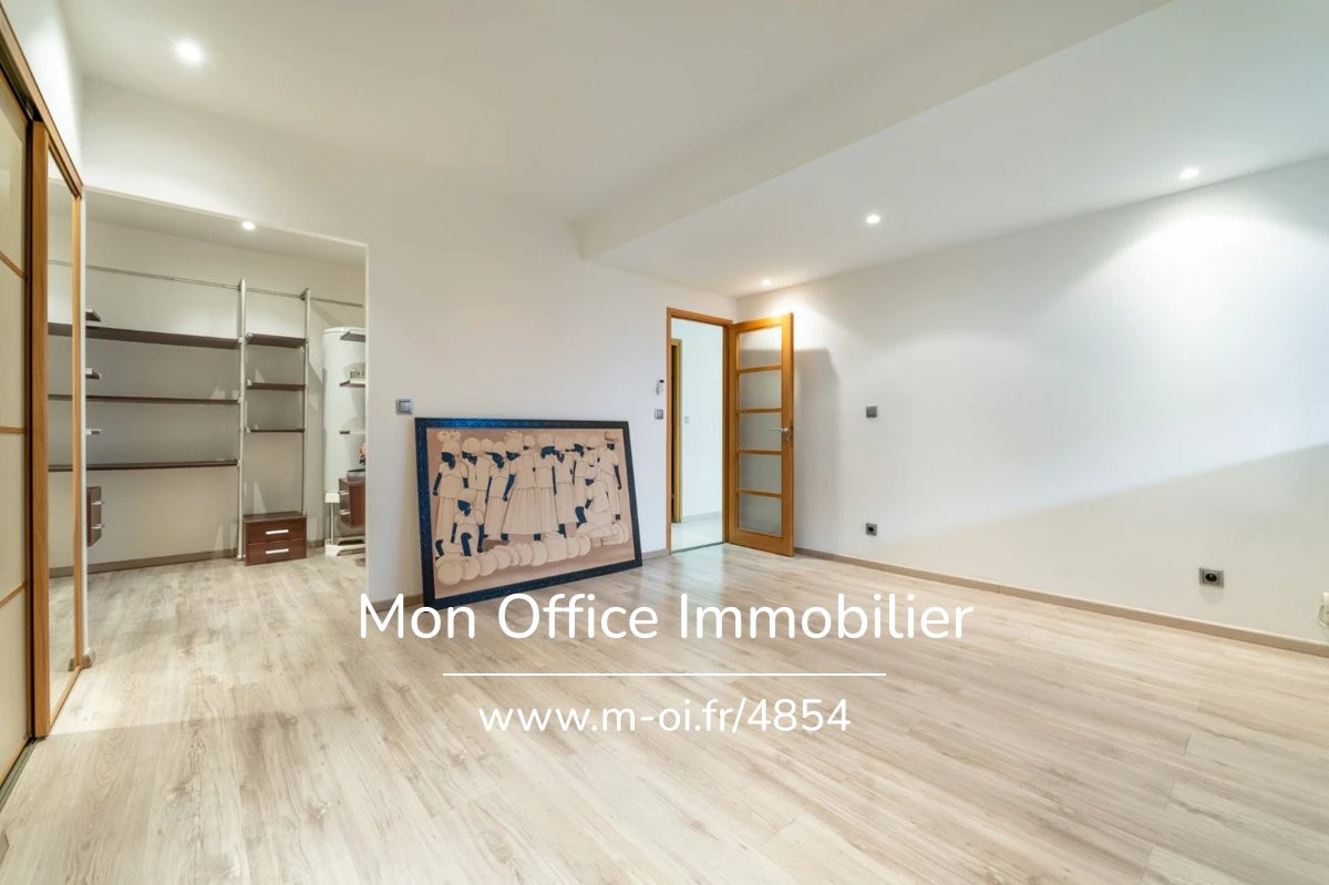 Référence : 4854-CLA. - Local Professionnel 3 pièces avec terrasse