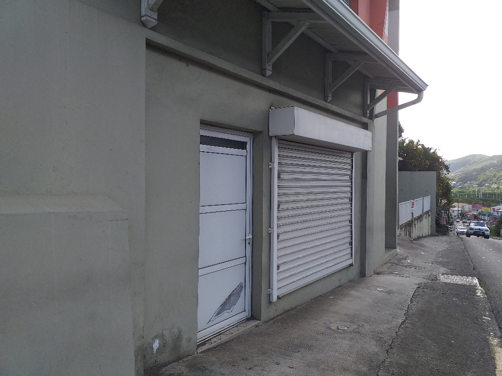 A louer Local commercial Le Marin  25 m2  en RDC