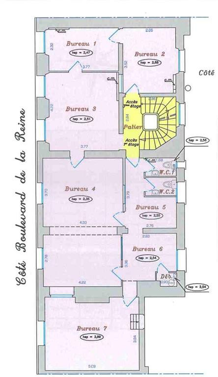 Au pied de la gare de Versailles Rive Droite, 112 m² à louer dans un  hôtel particulier
