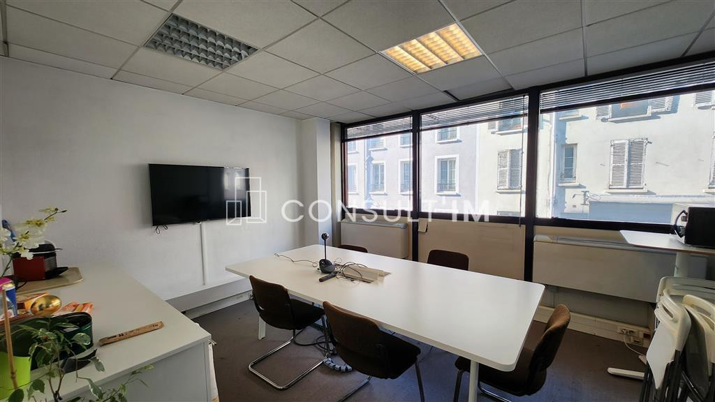 Plateau de bureaux à louer au 1er étage au coeur de Levallois
