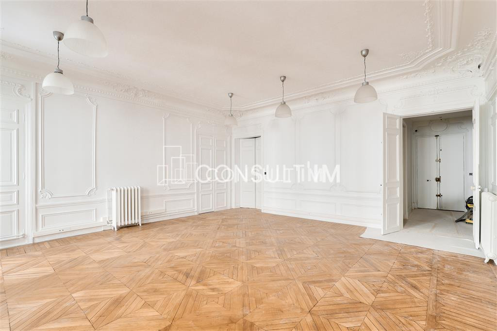 Bureaux livrés rénovés, moulures et cheminées, entre Madeleine et St Lazare