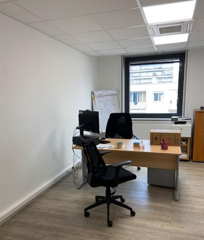 Surface de bureaux  de 200 m² à vendre dans un immeuble de bon standing