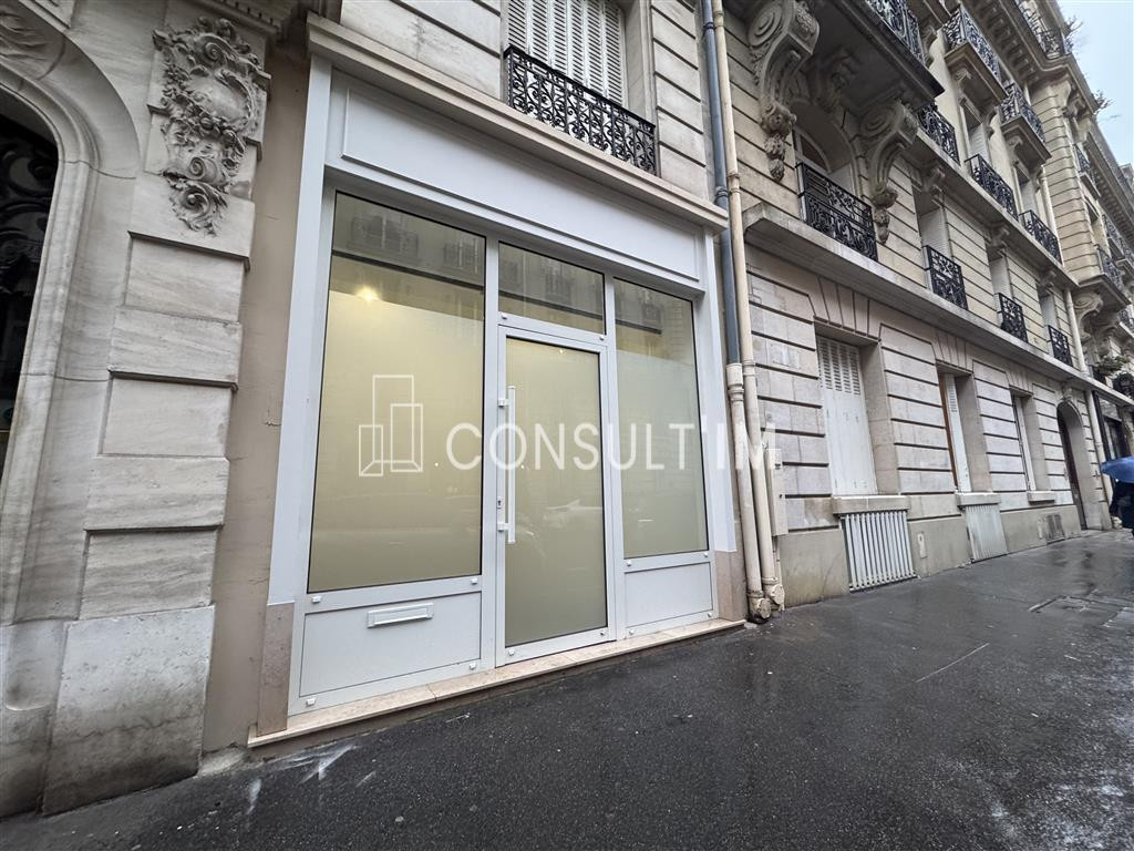 Belle boutique de 40 m² proche Champ de Mars