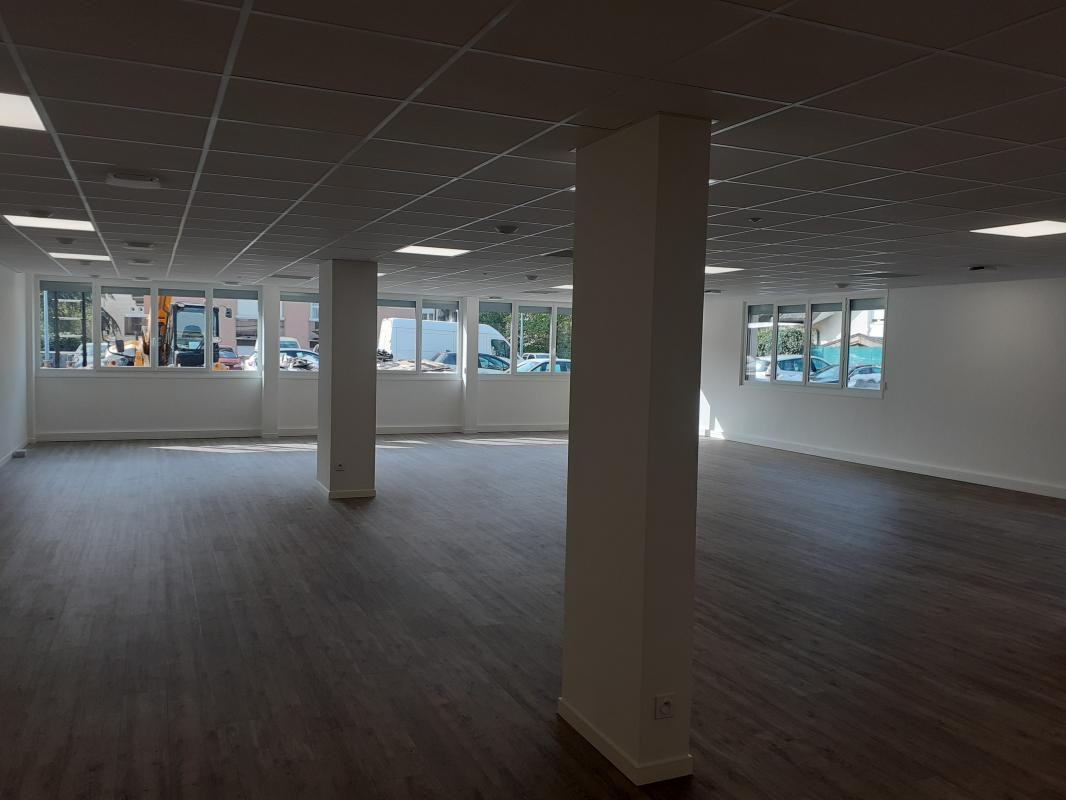 SANS FRAIS - LOCAL 190m² ANNEMASSE
