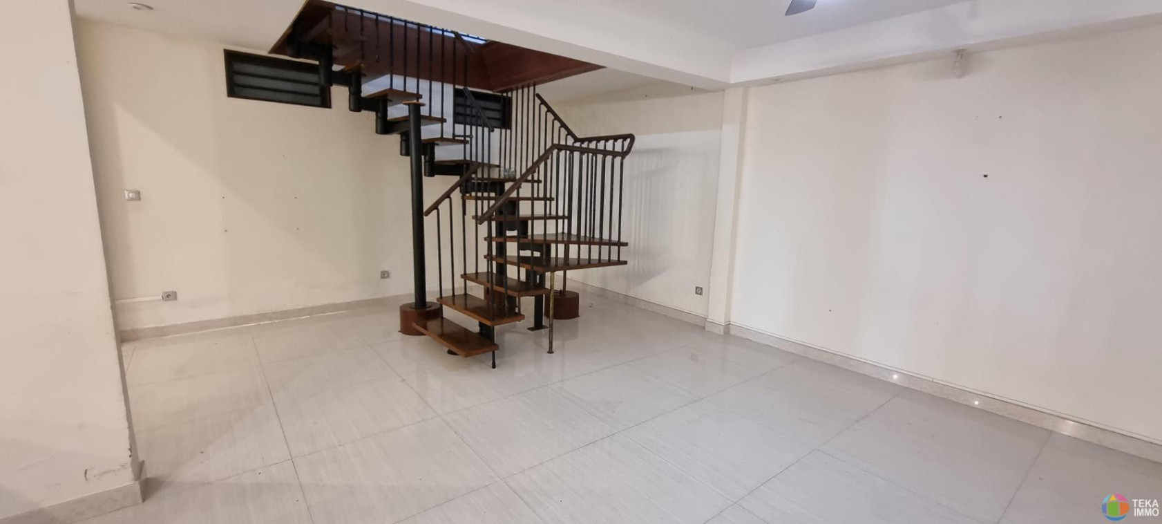 A LOUER – Villa de 300 m² à usage professionnel – Centre-ville de Saint-Pierre