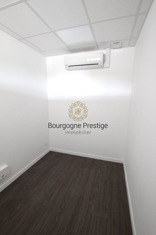 TOURNUS, ZONE COMMERCIALE, A LOUER LOCAL D'ACTIVITE DE 57 M²
