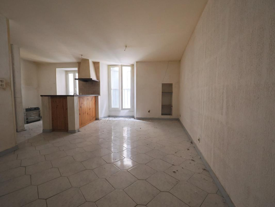 A VENDRE A DIGNE LES BAINS LOT DE 15 APPARTMENTS DONT 8 A RENOVER , PLEIN CENTRE VILLE