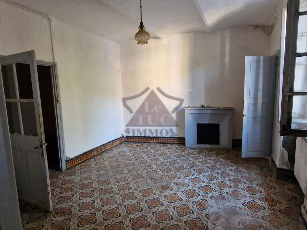 Maison de village à rénover avec terrain attenant