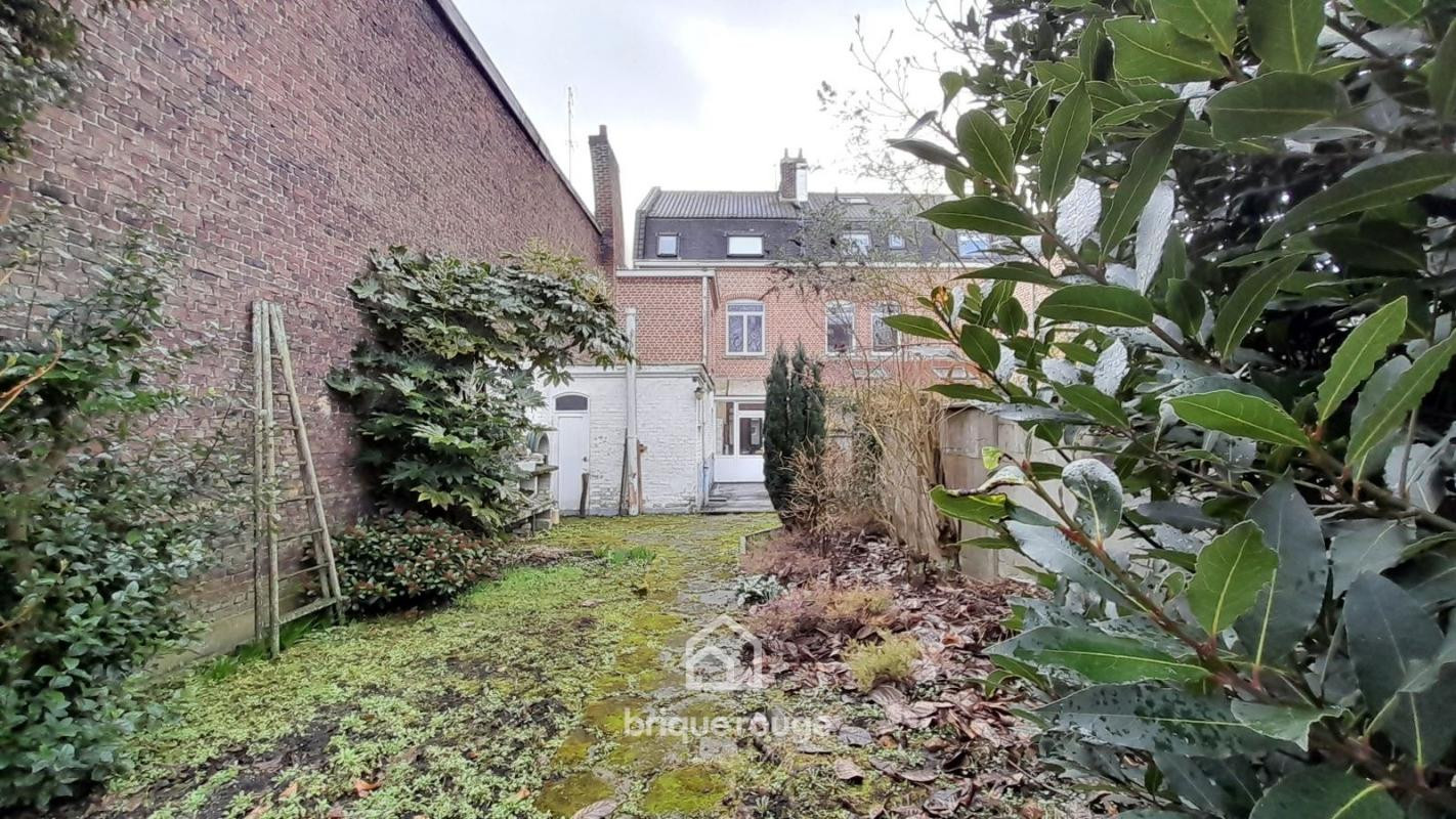 BEL IMMEUBLE DE RAPPORT MIXTE (bureaux et appartement T2 )