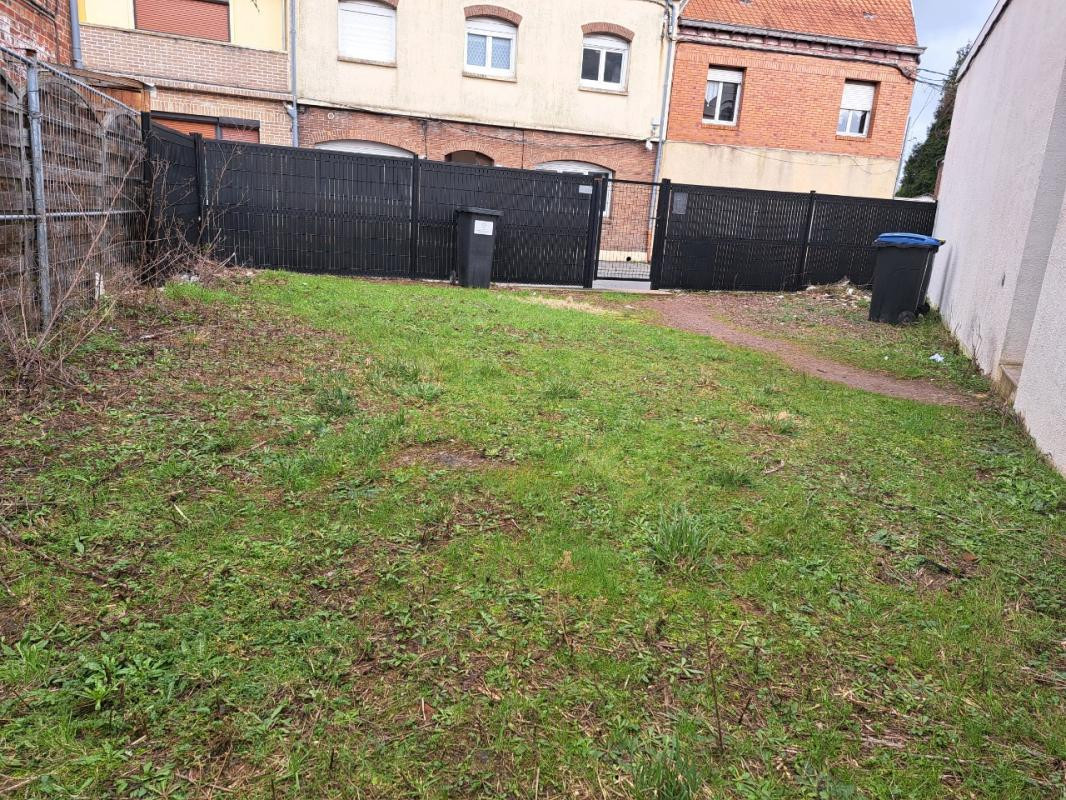 Immeuble de rapport un local et deux appartements