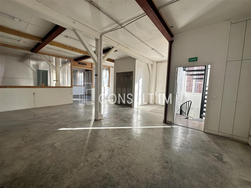 Locaux style atelier/loft en duplex avec accès indépendant et monte charge
