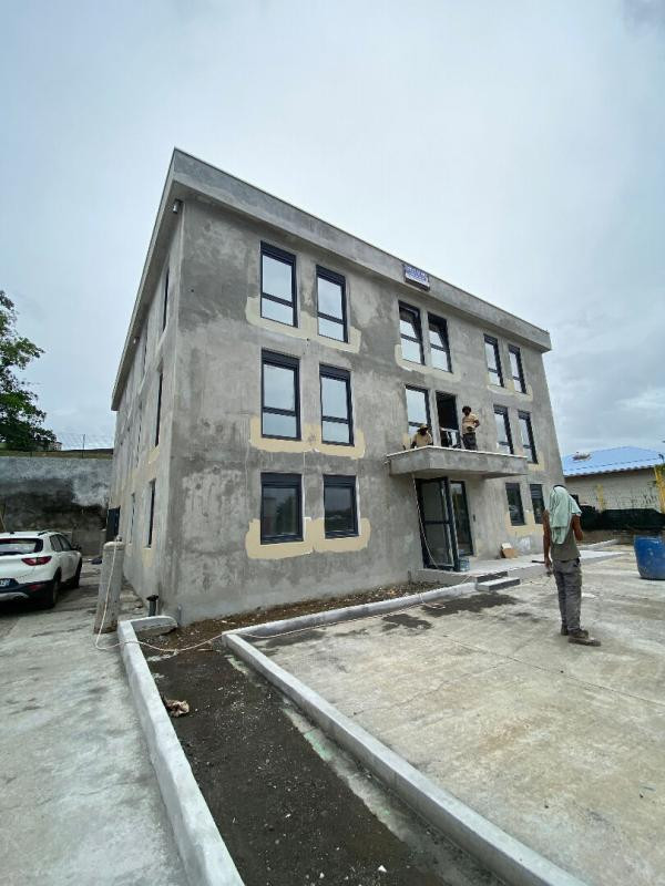 Local professionnel ou bureau 52 m2, 3 ilets, Neuf