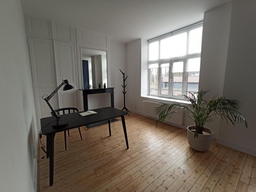 Réf AJNE - Plateau de 2 bureaux au 1e étage d'un immeuble
