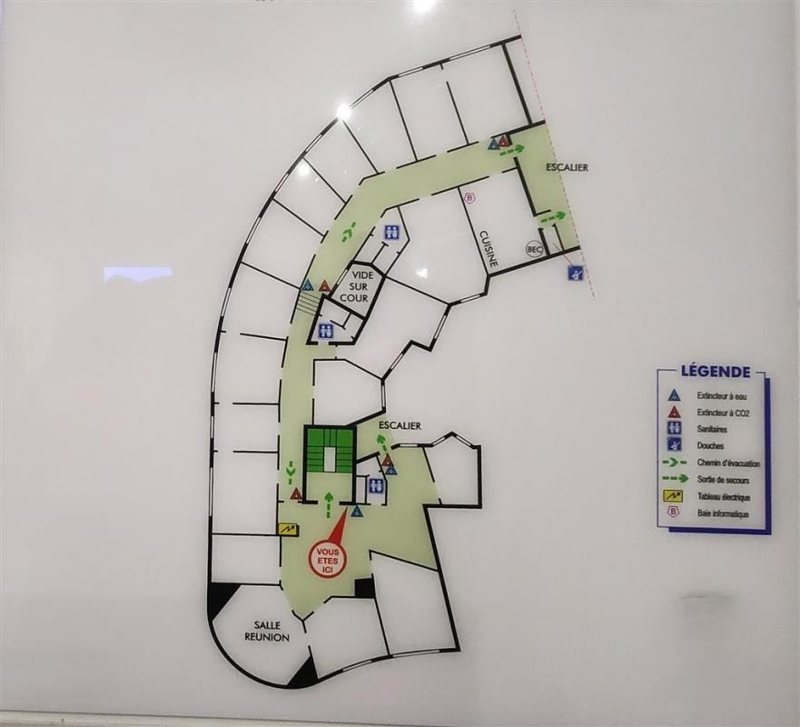 A toute proximité de la Place de l'Etoile, plateau de bureaux à louer de 472 m² au 1er étage