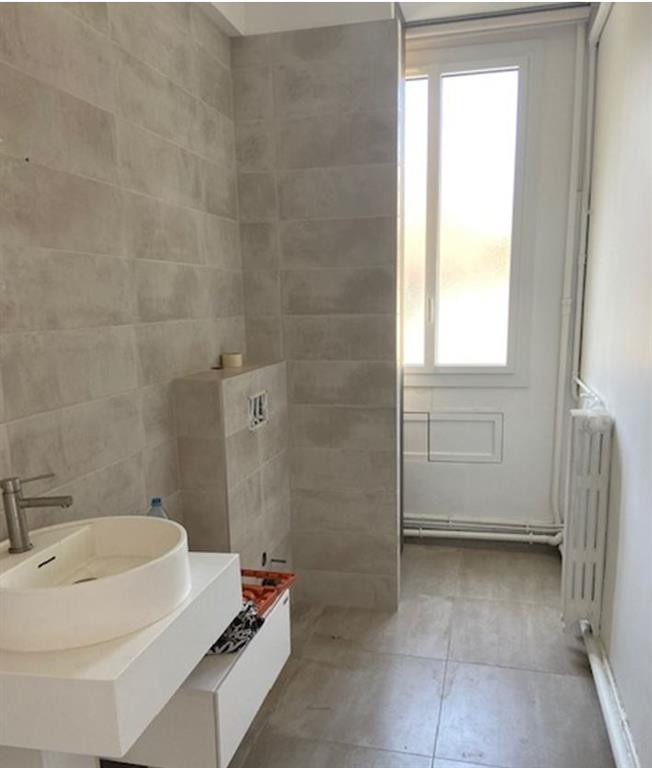 A toute proximité de la Porte de ST Cloud, locaux mixtes de 65 m² à louer
