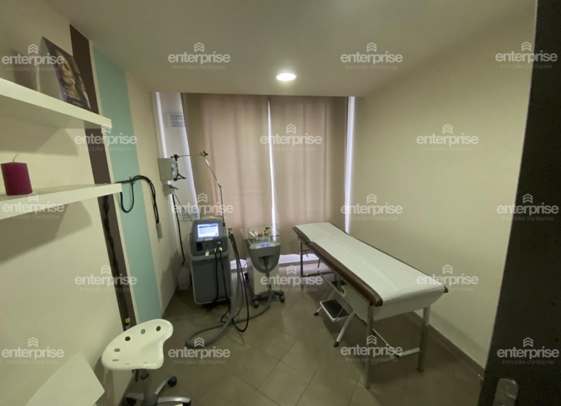 BUREAUX / LOCAL COMMERCIAL - 350M2 - LE PLESSIS-BELLEVILLE