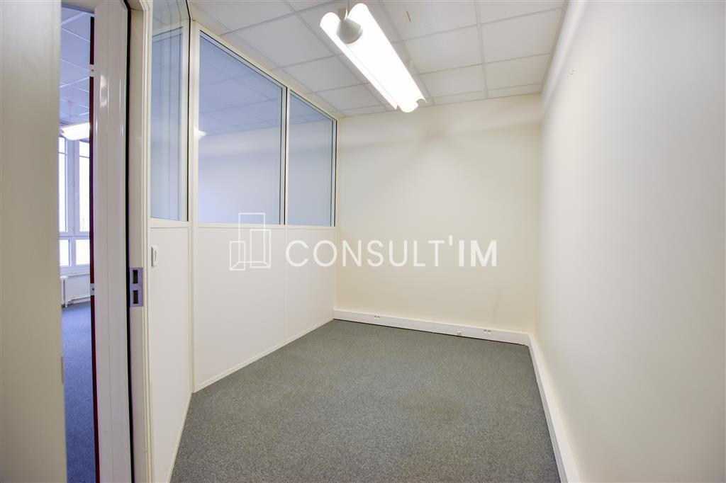 Bureaux calme sur cour proche Saint Philippe du Roule