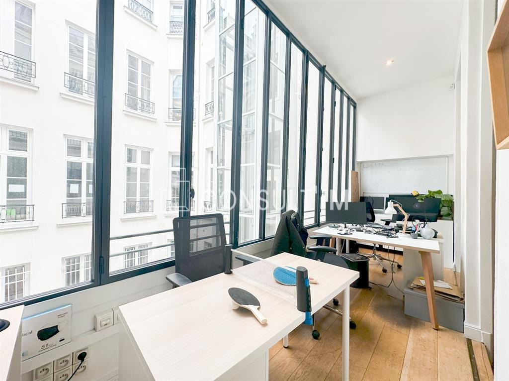 Magnifique bureaux avec belle hauteur sous plafond