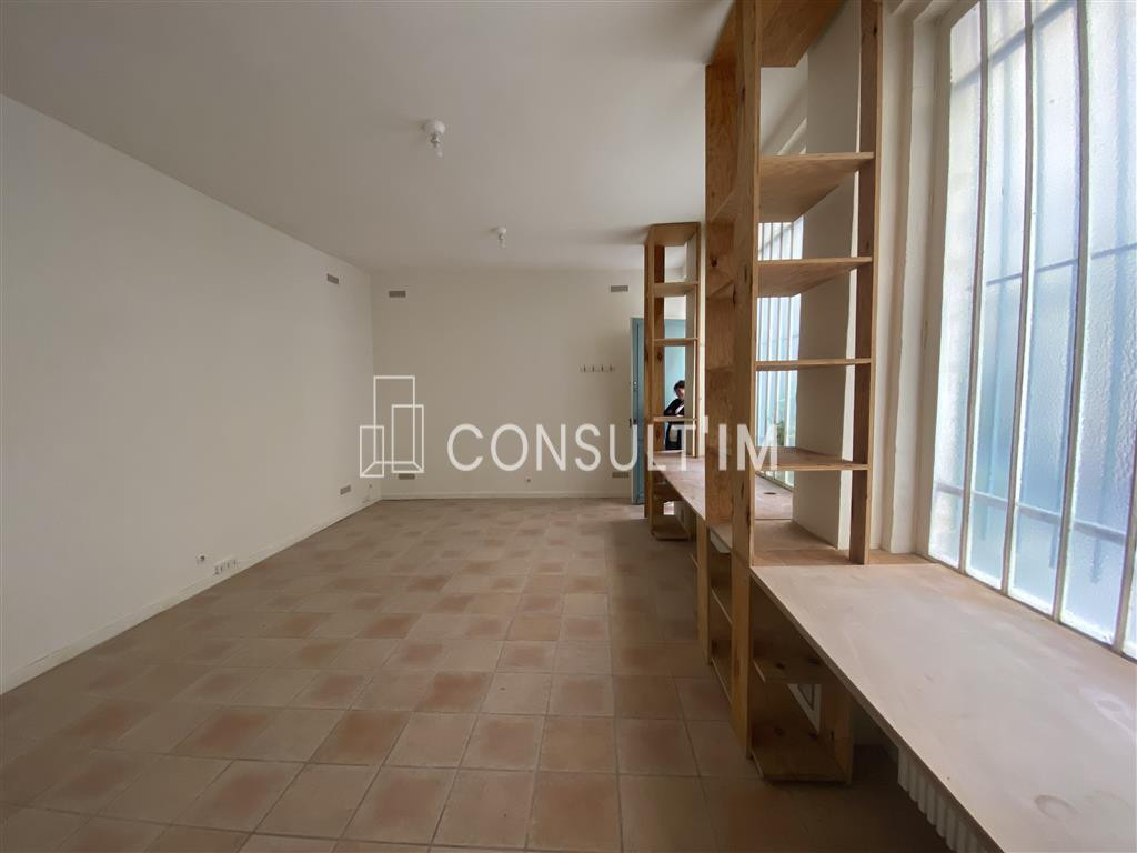 BUREAUX SUR COUR