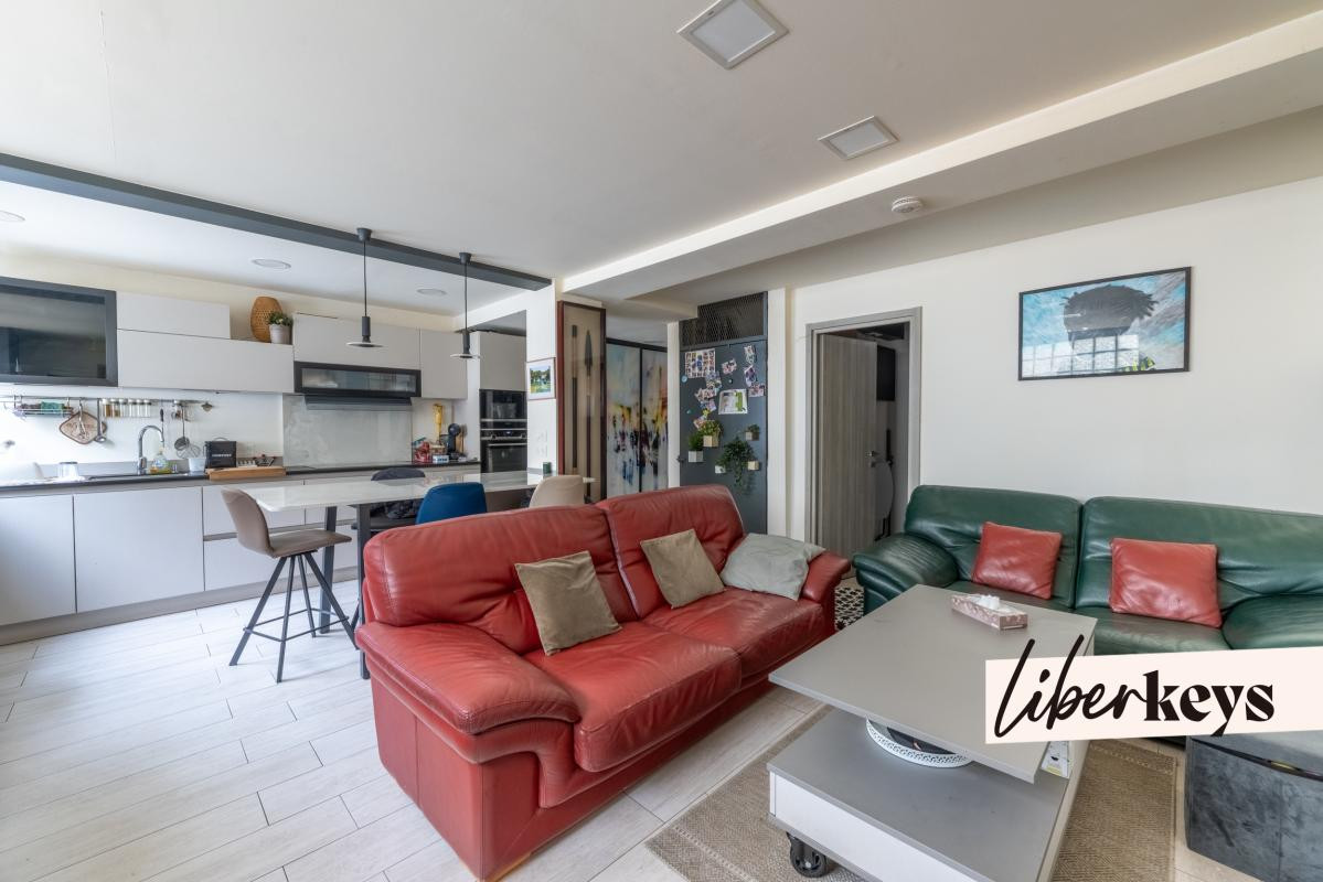 Local commercial 220 m² avec garage, dépôt et visibilité maximale – D136