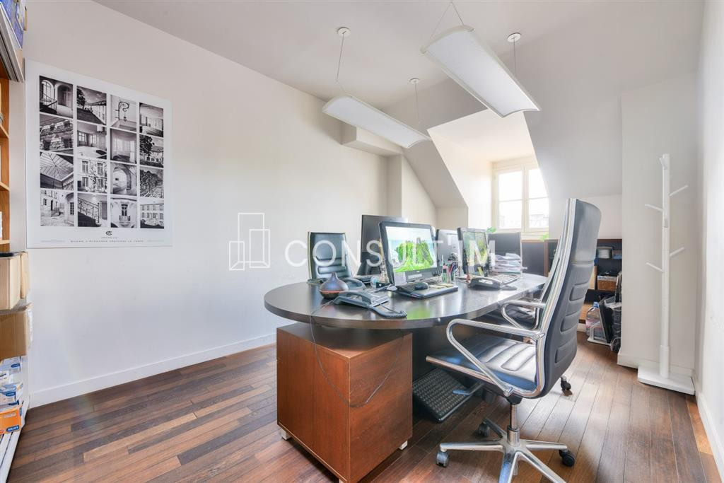 Rue Royale, bureaux climatisés en bon état