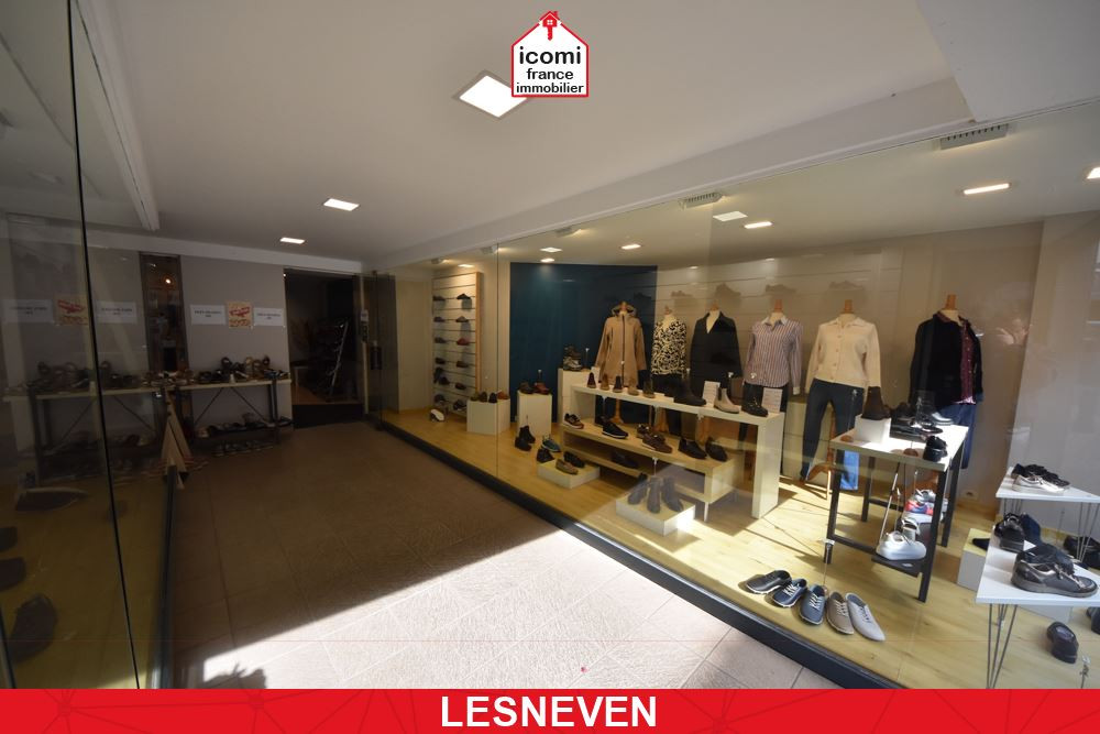 FINISTERE - Lesneven (29260) - A VENDRE - LOCAUX COMMERCIAUX AVEC VITRINE - RESERVE - BUREAU - ATELIER - JARDIN - BEAU POTENTIEL
