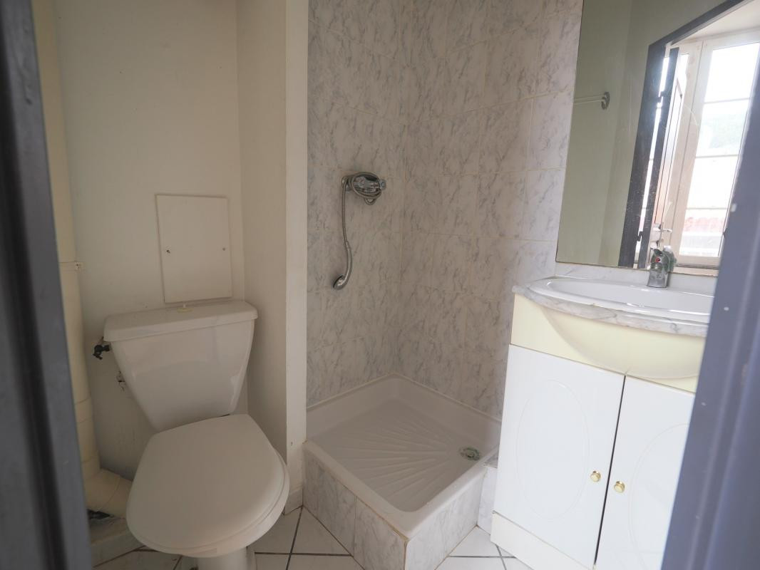 A VENDRE A DIGNE LES BAINS LOT DE 15 APPARTMENTS DONT 8 A RENOVER , PLEIN CENTRE VILLE