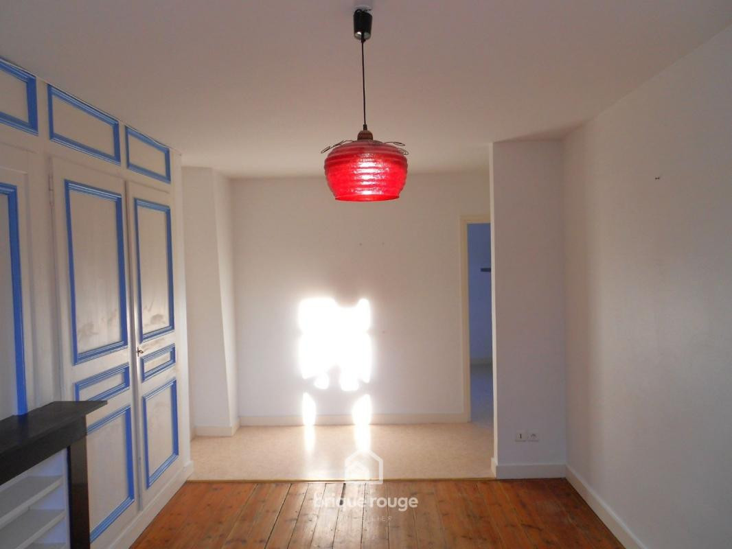 BEL IMMEUBLE DE RAPPORT MIXTE (bureaux et appartement T2 )