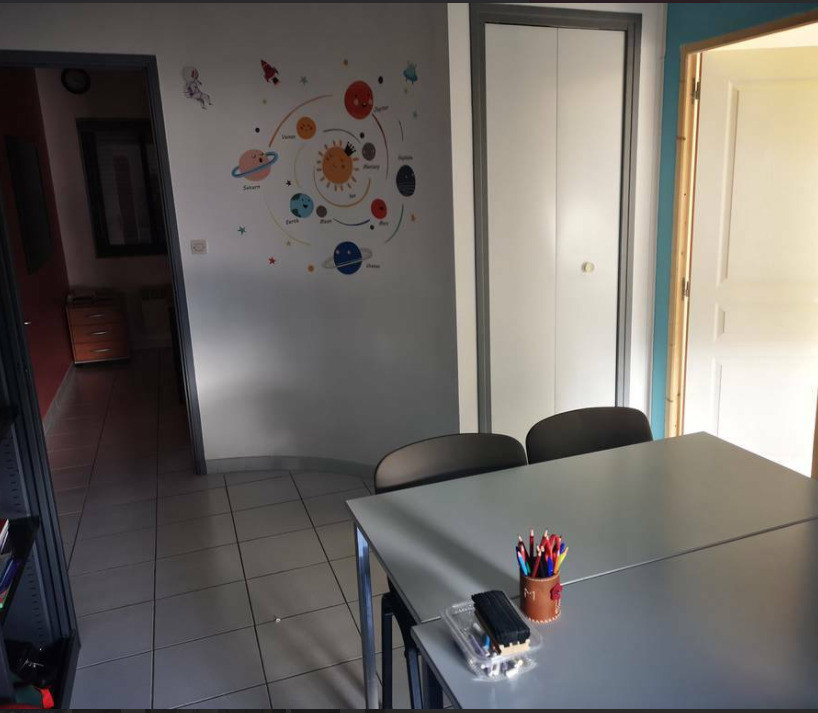 Bienvenue dans cette opportunité exceptionnelle d’investissement ! local professionnel de 72 m² situé à Villeneuve-lès-Avignon (30400), au cœur d’une zone commerciale et médicale dynamique
