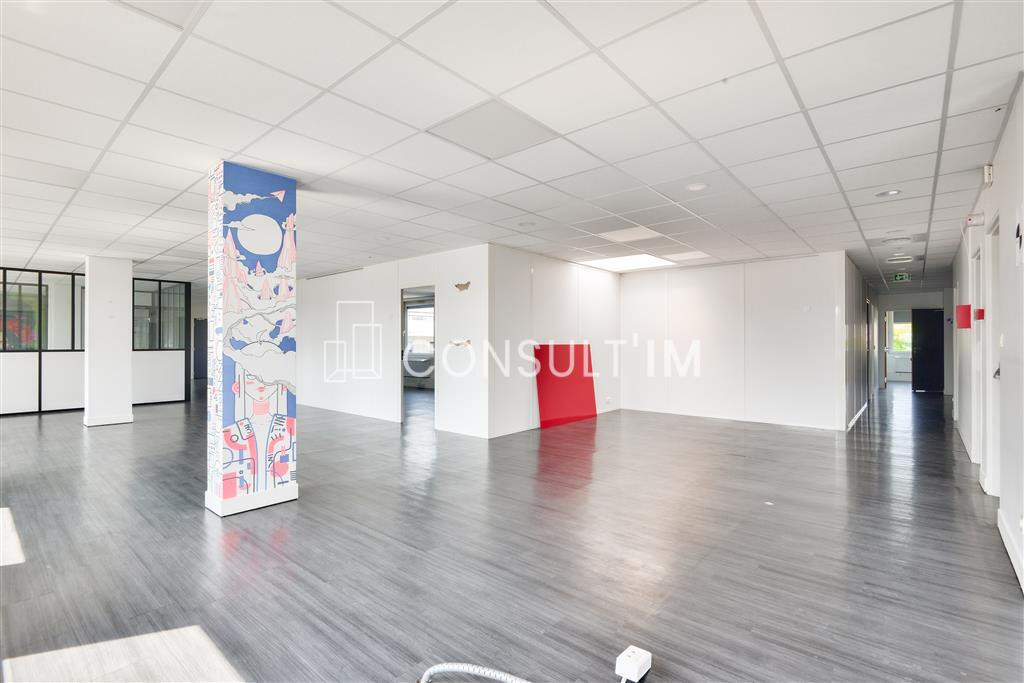 A proximité du Pont de Suresnes, à vendre des bureaux de 303m² au 4eme étage
