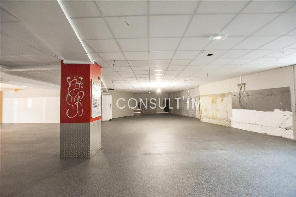 A proximité de la gare Montparnasse, boutique à louer