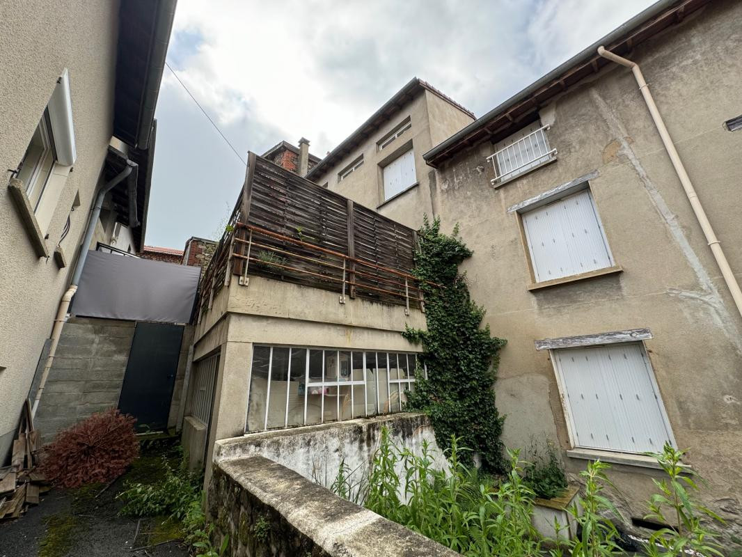 Local d'activité 80m2 avec réserve à vendre centre bourg  de Saint-Héand