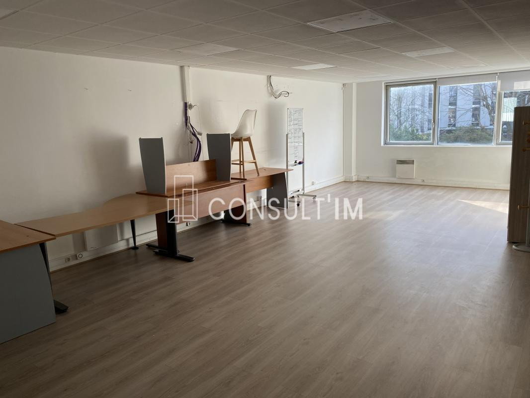 Bureaux  très fonctionnels et lumineux, et locaux d'Activité à proximité du métro l.5