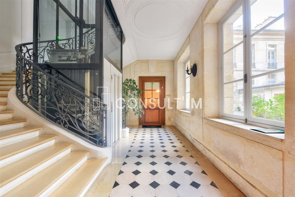 Rue Royale, bureaux climatisés en bon état