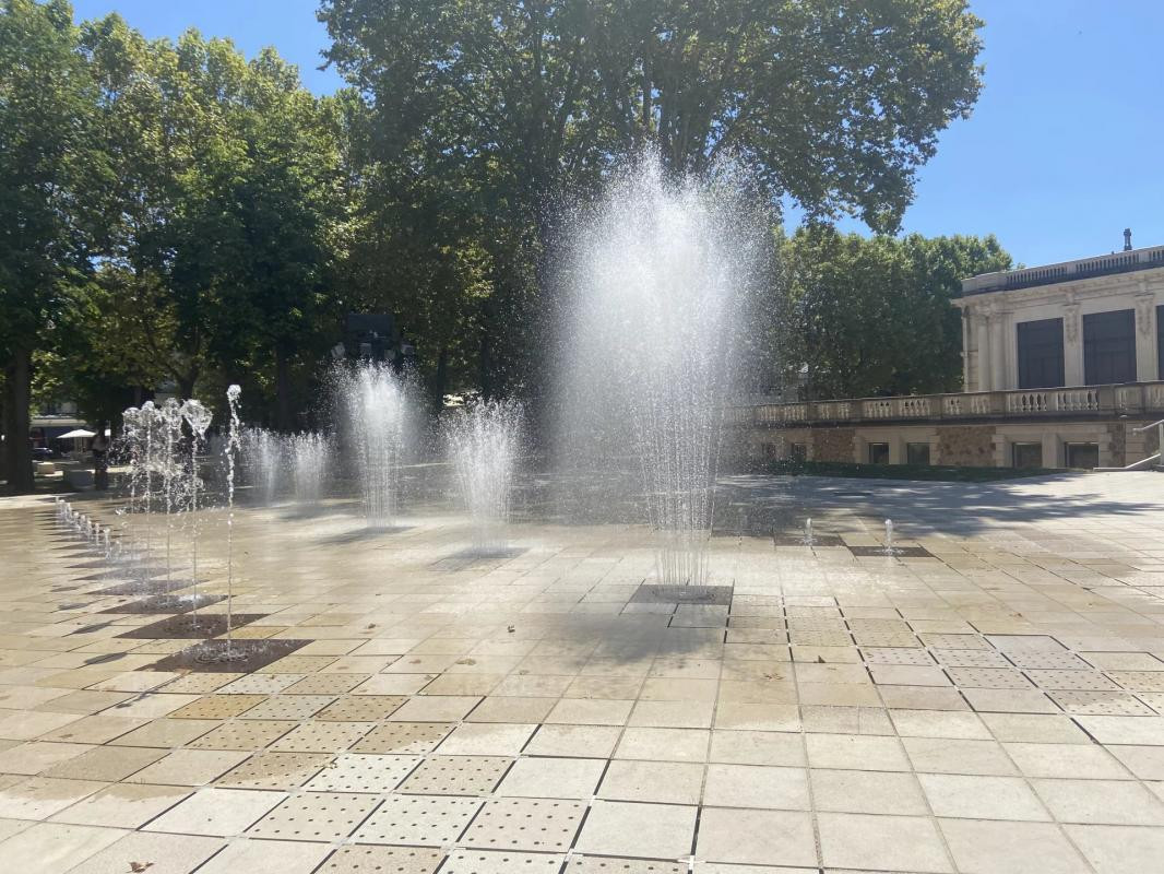 03200 VICHY - LOCAL COMMERCIAL BRUT -COEUR DE VILLE -