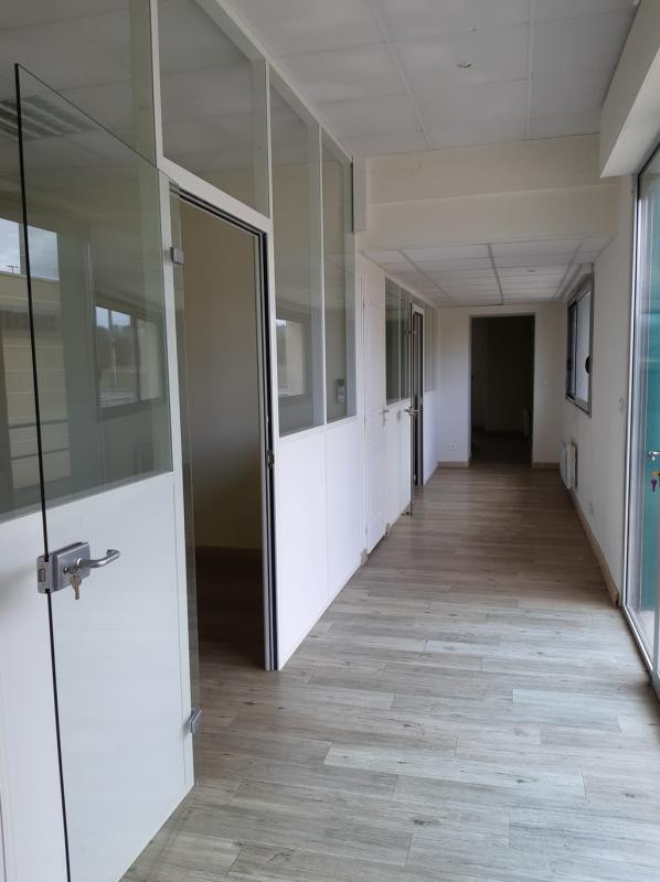 A VENDRE LOCAL A USAGE DE BUREAU ET DE STOCKAGE