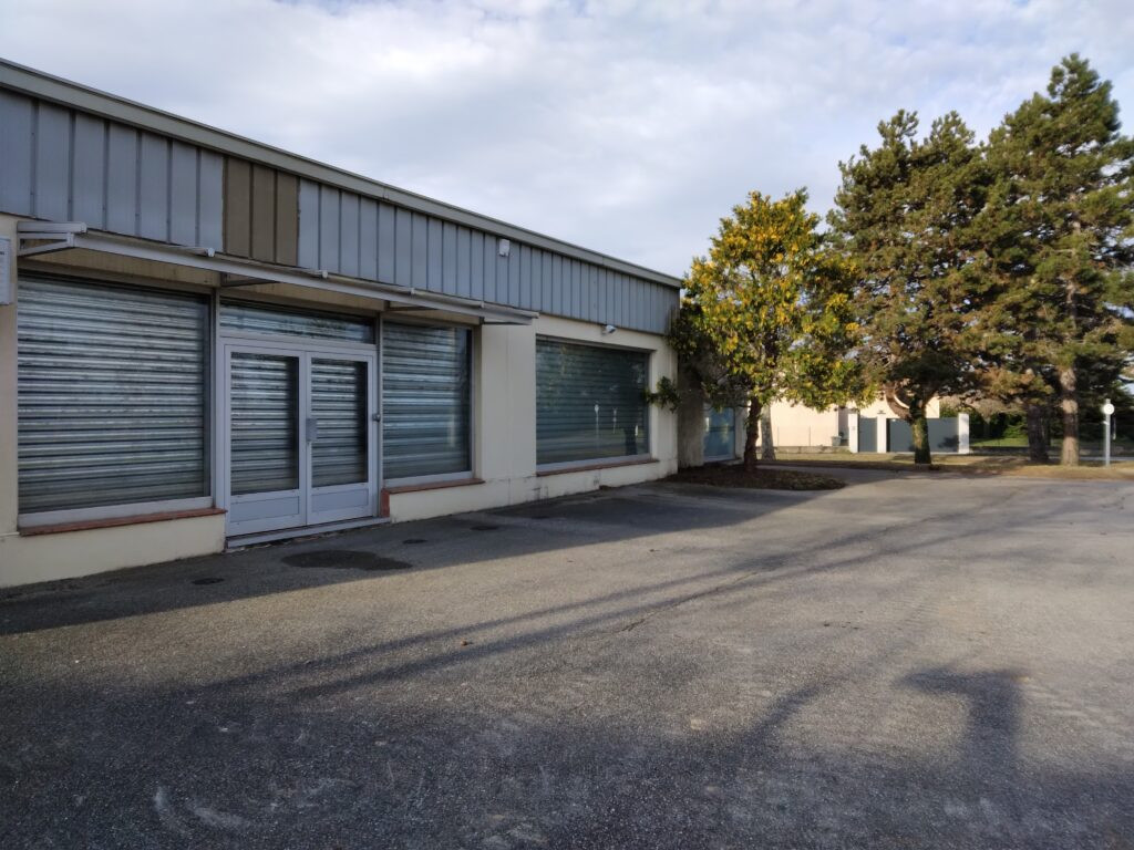 MONTELIER A VENDRE LOCAL COMMERCIAL  26120