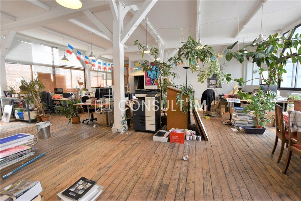 A proximité de République, bureaux atypiques à louer de 172 m²