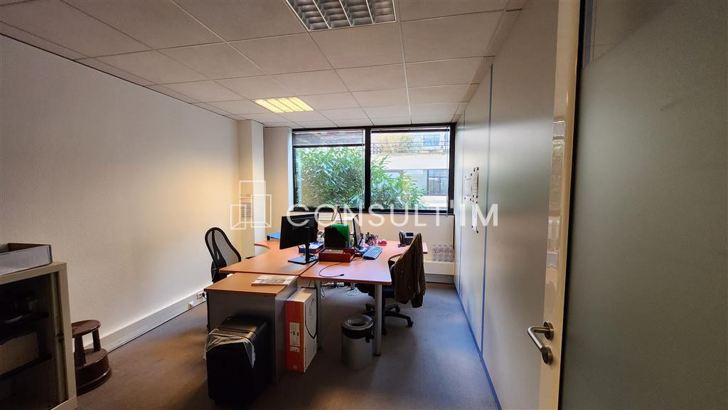 Plateau de bureaux à louer au 1er étage au coeur de Levallois