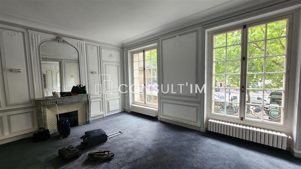 Au 1er étage, plateau de 210 m²