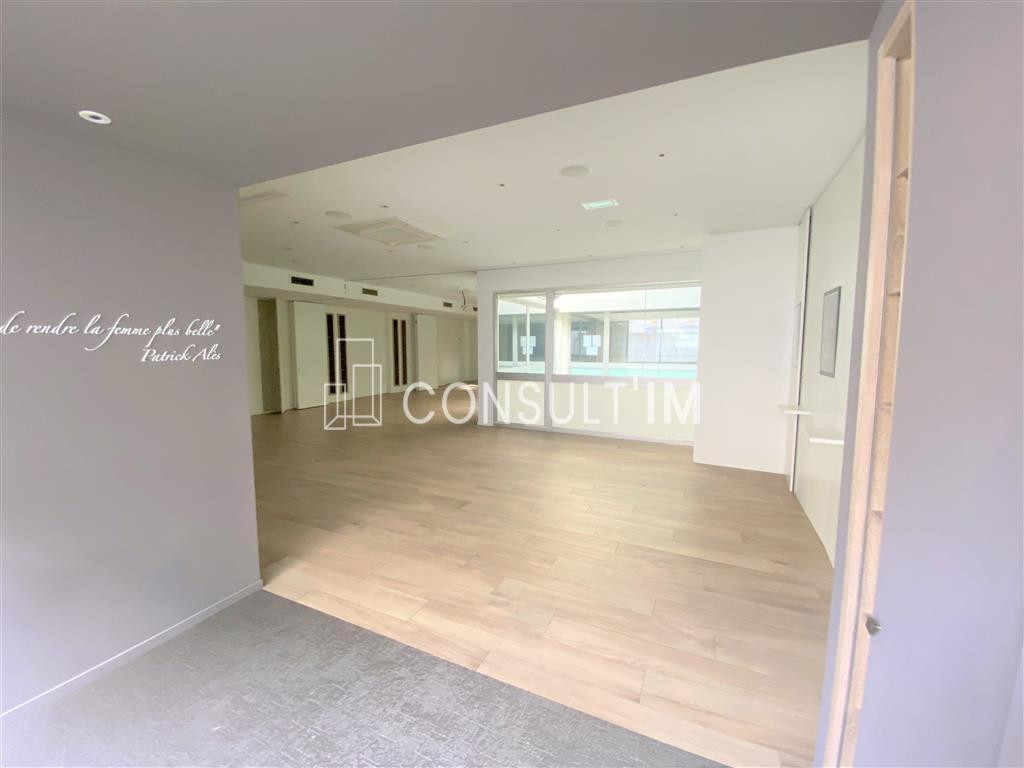 A louer bureaux rénovés proche métro Franklin Delano Roosevelt