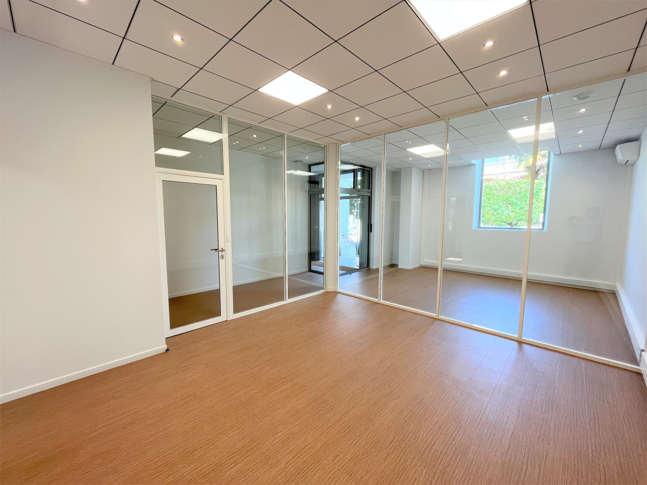 AGEN CENTRE - LOCATION LOCAL PROFESSIONNEL RÉNOVÉ CLIMATISÉ 111 M²