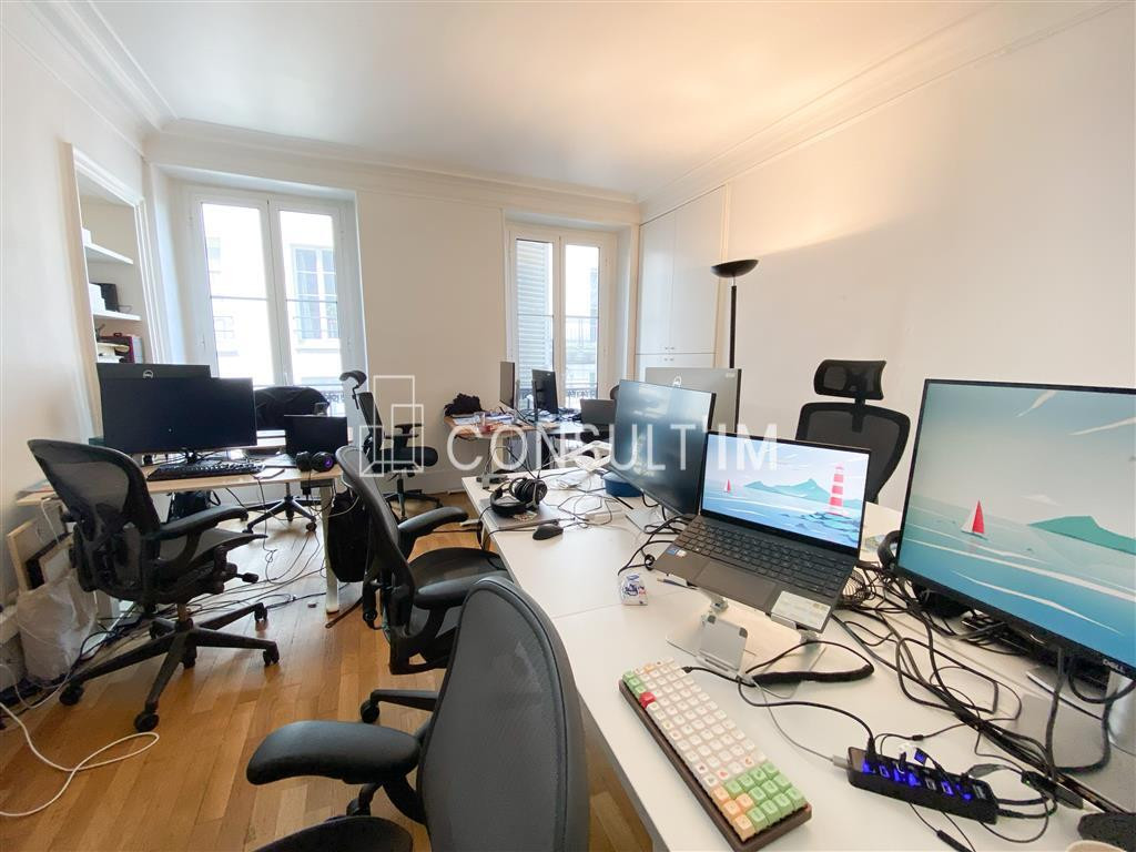 A louer bureaux avec parquet, moulures et cheminées