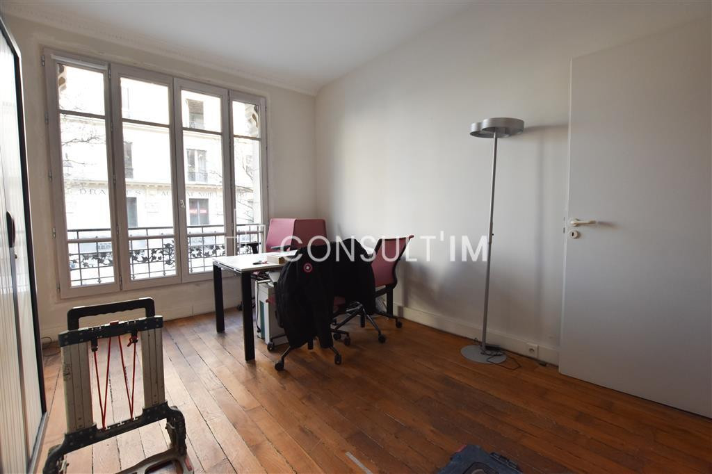 A proximité direct de Châtelet / Les Halles, bureaux à louer sur parquet